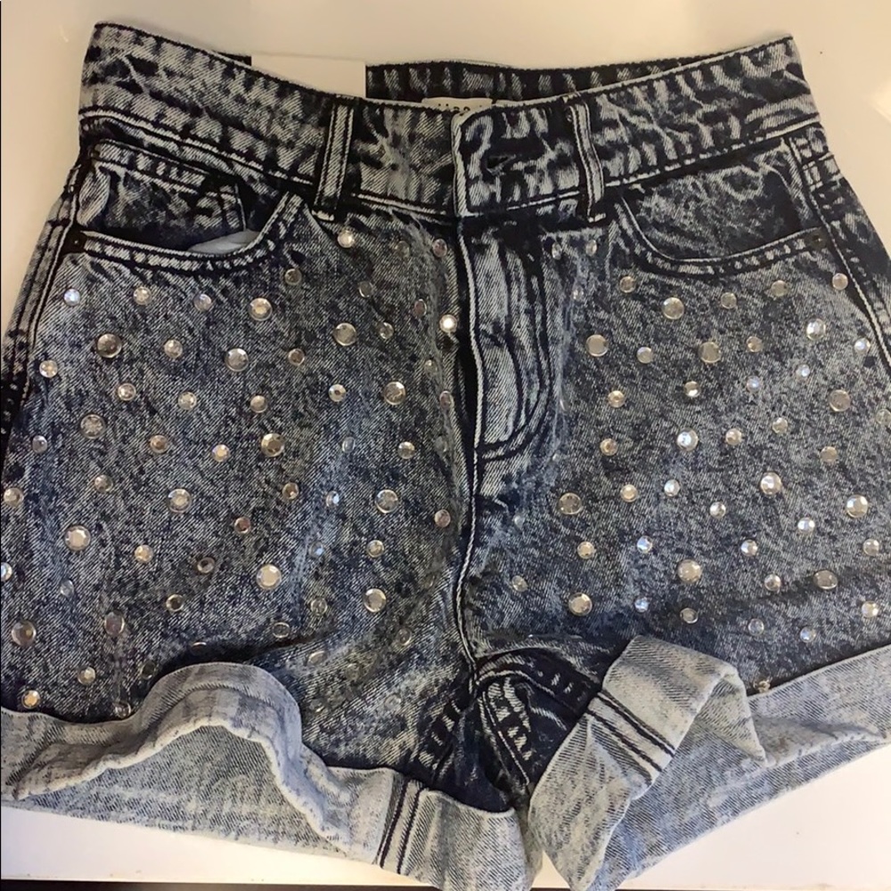 Alice + Olivia lends HW Fitted Shorts